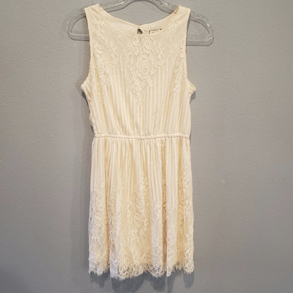 Eyeshadow Ivory Lace over attached lining medium dress